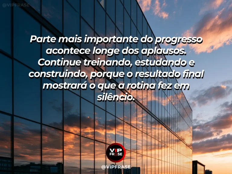 Mensagem motivacional sobre sucesso com trilha em paisagem ampla