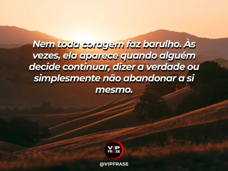 Mensagem reflexiva sobre coragem, com uma pessoa vista de costas diante de uma trilha ensolarada entre montanhas verdes e céu aberto.