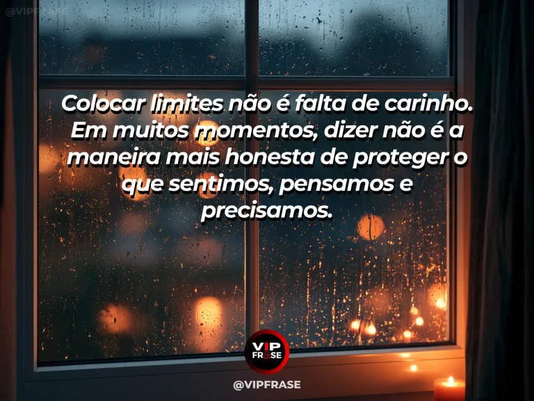 Mensagem reflexiva sobre autoestima, com portão de jardim elegante entreaberto, cercado de flores e plantas, com luz quente.