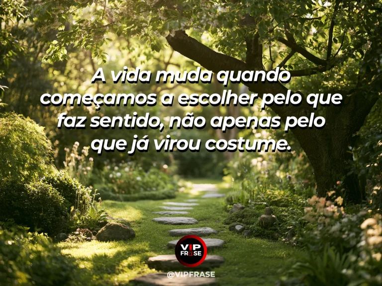 Frase reflexiva sobre vida, recomeco com duas trilhas em campo verde seguindo para horizontes luminosos.
