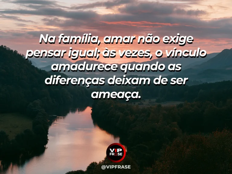 Frase reflexiva sobre família com sala clara com assentos diferentes e plantas.