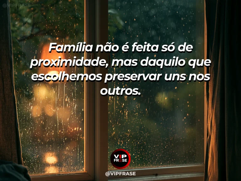 Frase reflexiva sobre familia, carinho com mesa familiar ao ar livre em jardim luminoso com flores e luz quente.