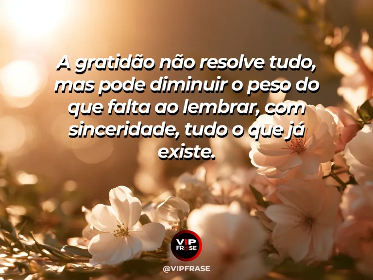 Mensagem de gratidão sobre leveza do coração, com penas claras flutuando sobre fundo natural suave com luz quente