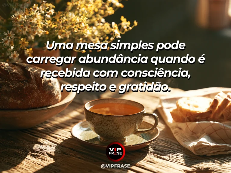 Frase de gratidão em cenário de refeição caseira simples e bonita sobre mesa de madeira, luz natural e sensação de cuidado.