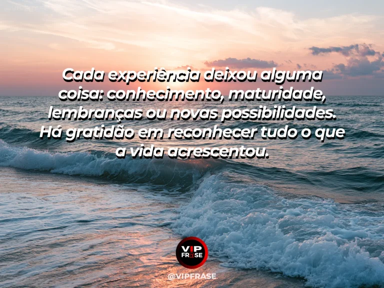 Mensagem de gratidão com cena de camadas de paisagem ao entardecer sugerindo diferentes fases acumuladas da vida