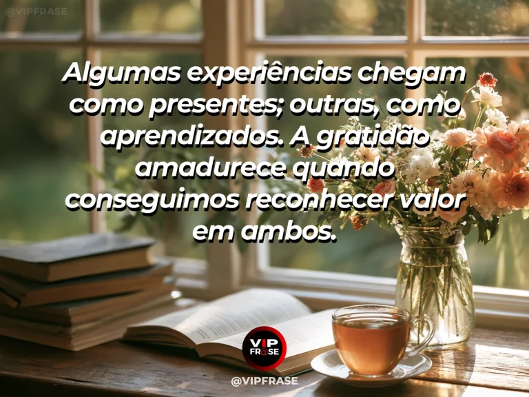 Mensagem de gratidão com cena de livro aberto junto a folhas naturais e luz lateral suave, simbolizando aprendizados da vida