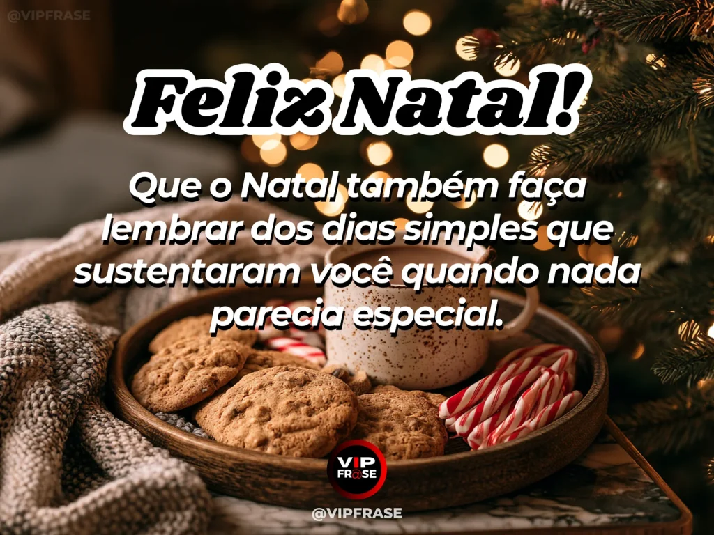 Mesa simples de café em clima natalino, luz natural, pequenos detalhes cotidianos e acolhedores