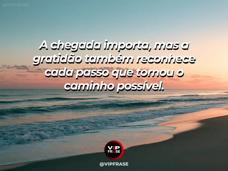 Frase de gratidão em cenário de pegadas suaves em uma trilha de areia seguindo em direção ao horizonte, valorizando cada etapa do caminho.