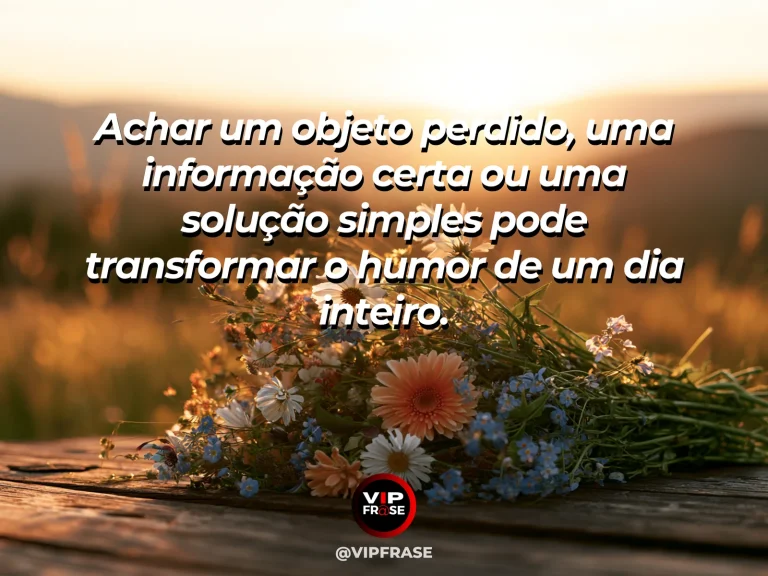Mãos encontrando uma pequena chave sobre mesa organizada com papéis e objetos, luz clara, sensação de descoberta e alívio
