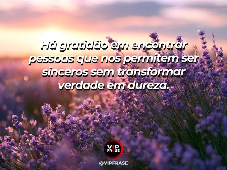 Frase de gratidão com ambiente íntimo de conversa sincera, luz suave