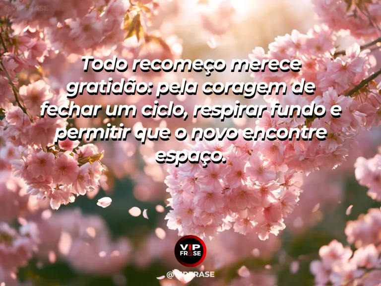 Mensagem de gratidão sobre gratidão por recomeçar, com estrada aberta ao amanhecer com horizonte claro e primeiros raios de sol