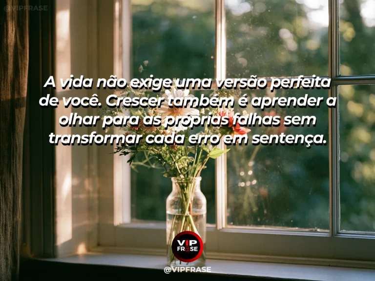 Mensagem reflexiva sobre autoestima, com vaso artesanal com pequenas imperfeições cheio de flores vibrantes em ambiente claro.