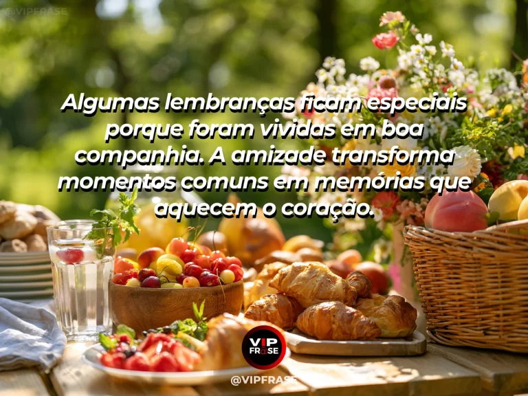 Mensagem de amizade sobre memórias que guardam uma amizade bonita, em cena de álbum de fotografias fechado, flores secas e duas xícaras, evocando lembranças afetivas sem mostrar pessoas identificáveis.