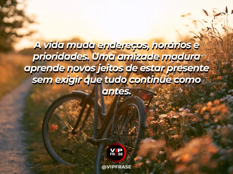 Mensagem sobre amizade em cena de two friends waving from opposite sides of a city street as one carries moving boxes.