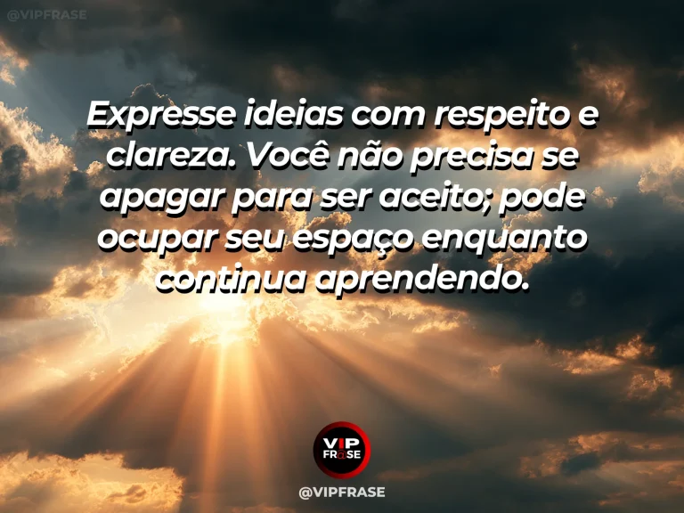 Mensagem motivacional sobre autoestima e coragem, com uma pessoa falando em pequena reunião com postura natural e segura.