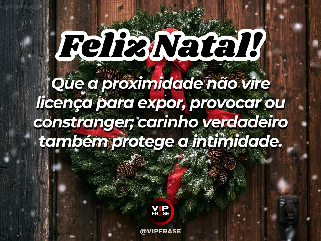 Frase de Natal sobre proteger a intimidade, com álbum de fotos fechado sobre uma mesa natalina.