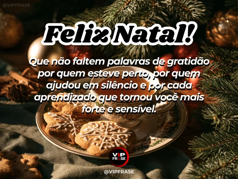 Mensagem de Natal sobre gratidao, com cartão de agradecimento sem texto junto a ramos de pinheiro, fita dourada e vela.