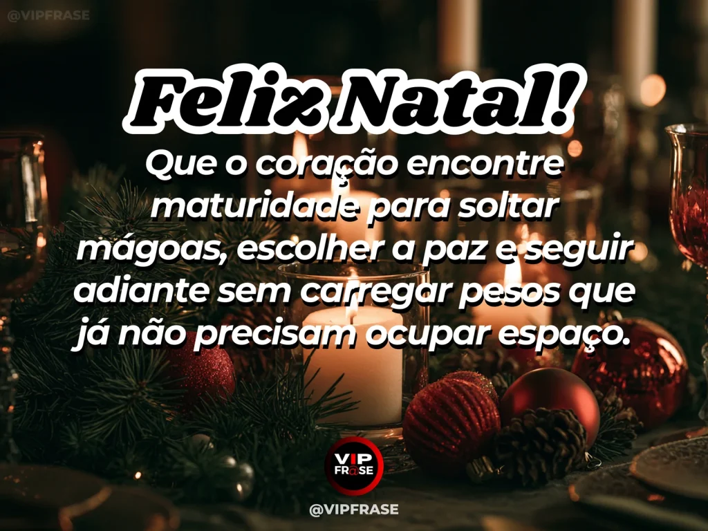 Mensagem de Natal sobre perdao, paz, com duas velas lado a lado diante de ramos natalinos, luz suave sugerindo reconciliação e paz.