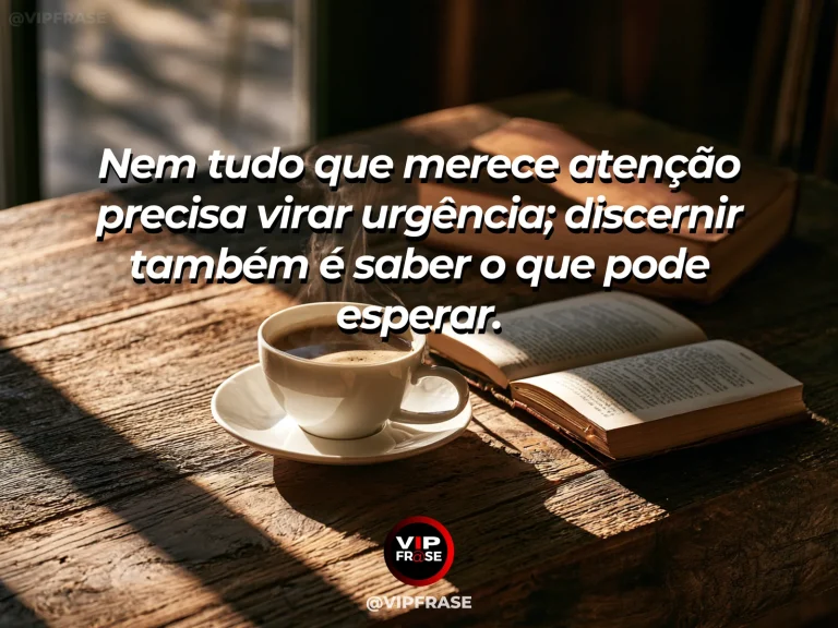 Frase reflexiva sobre sabedoria, paz com relógio discreto sobre mesa clara ao lado de planta verde e luz suave.
