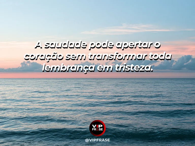 Frase reflexiva sobre saudade com álbum e flores sob luz suave.