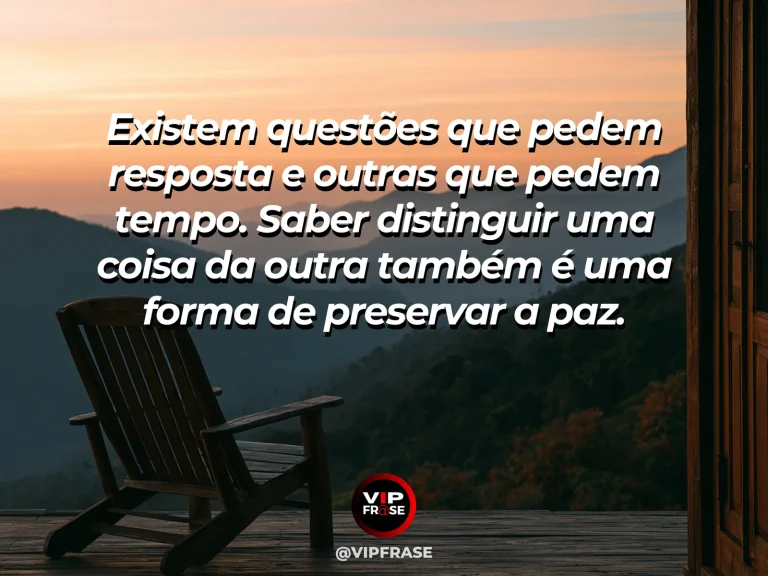 Mensagem reflexiva sobre tempo, discernimento e paz, com mirante costeiro com mar calmo e céu luminoso.