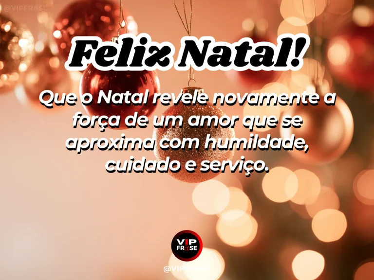 Frase de Natal sobre o amor humilde de Deus, com manjedoura simples em contraste com símbolo de poder ao fundo.