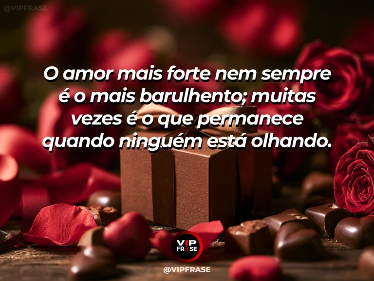 Frase sobre amor, com duas velas acesas em ambiente sereno.