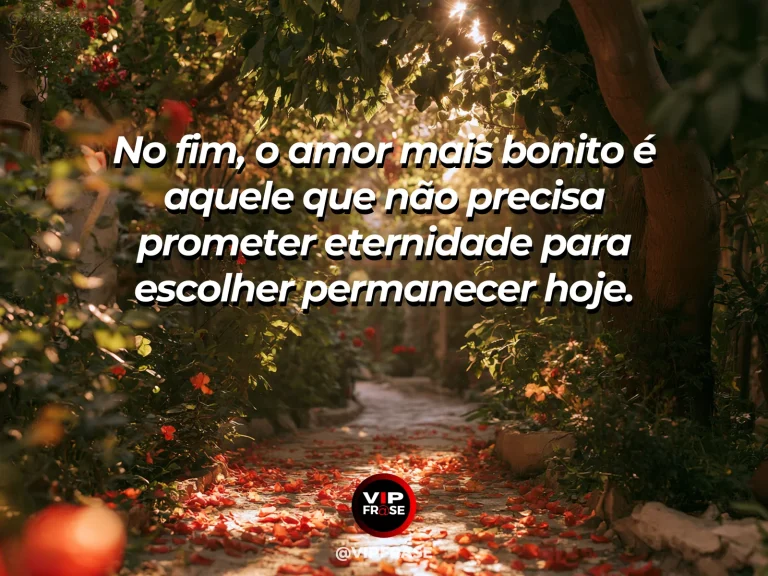 Frase de amor com fundo romântico e delicado sobre o amor que escolhe ficar hoje.