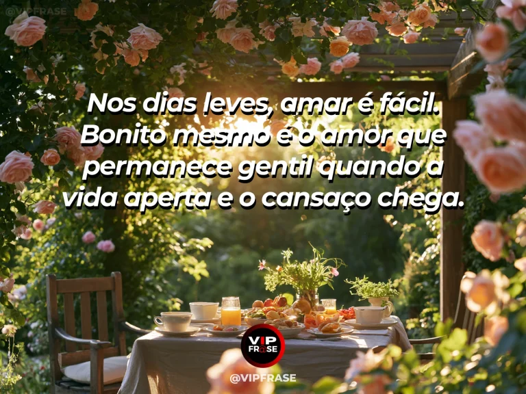 Frase de amor sobre permanência nos dias difíceis, com fundo acolhedor e intimista.