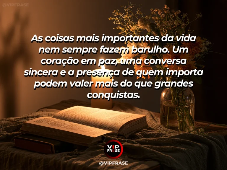 Mensagem de reflexão sobre vida e paz, com mesa aconchegante em varanda com duas xícaras, flores frescas e jardim vivo banhado por luz natural.