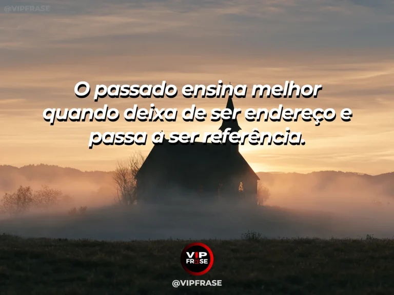 Frase reflexiva sobre o passado, com estrada aberta para um novo horizonte.