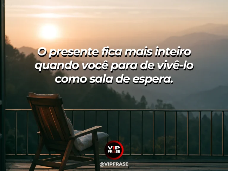 Frase reflexiva sobre viver o presente, com varanda luminosa e cheia de vida.