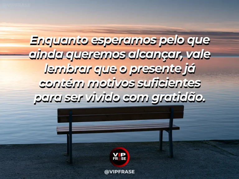 Mensagem de gratidão com cena de banco tranquilo diante de lago ao amanhecer, foco no instante presente e serenidade