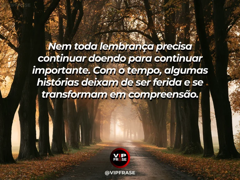 Mensagem de reflexão sobre sabedoria e superacao, com árvore forte e florida sob luz dourada, com marcas naturais no tronco e copa cheia de vida, simbolizando cura e aprendizado.