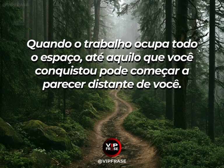 Frase reflexiva sobre trabalho e vida com home office com porta aberta para varanda.