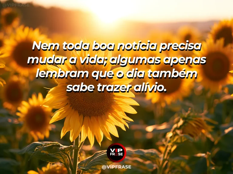 Pessoa lendo uma mensagem positiva no celular perto de uma janela, sorriso discreto, ambiente cotidiano luminoso e leve