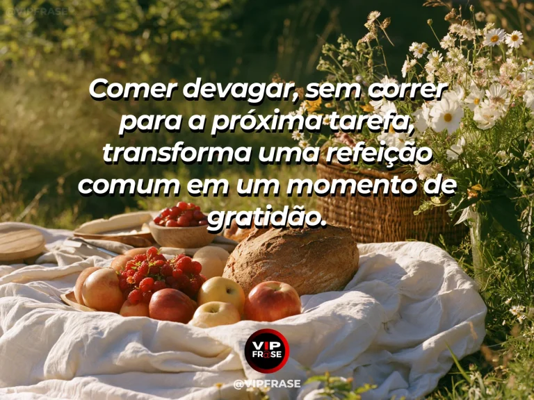 Mesa de refeição simples junto a janela, prato caseiro e copo de água, luz natural, clima de pausa e presença