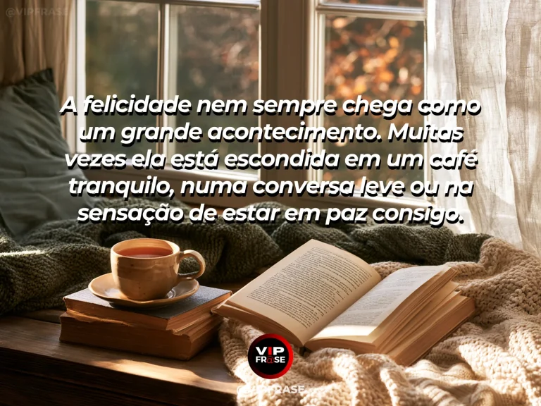 Mensagem de reflexão sobre felicidade e paz, com café charmoso e ensolarado com flores, frutas e janela aberta para uma rua arborizada, celebrando o cotidiano.