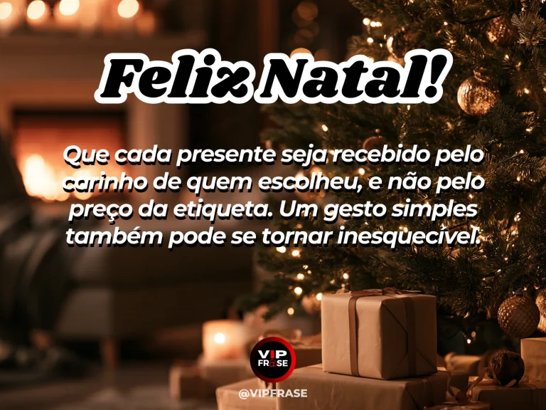 Arte de Natal sobre carinho, gratidao, com presente simples embrulhado à mão sobre mesa de madeira com luzes de Natal ao fundo.