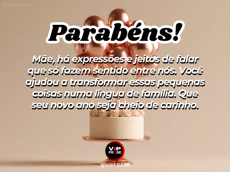 Mensagem de aniversário para mãe sobre memórias de família, com álbum e flores delicadas