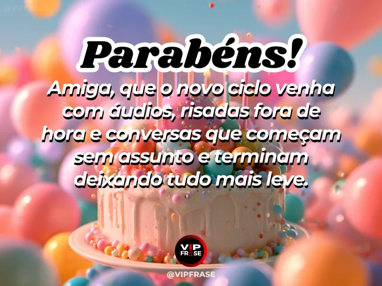 Parabéns para amiga com celular, risada espontânea e uma pequena celebração de aniversário.