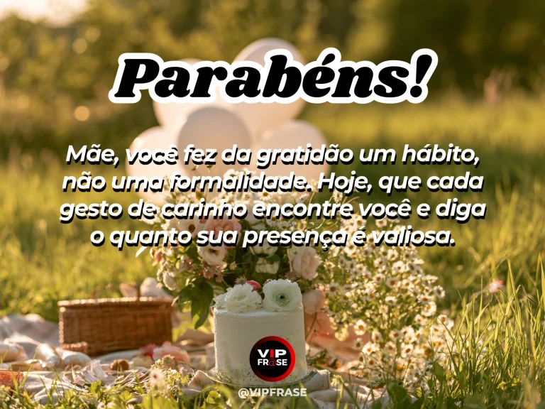 Mensagem de aniversário para mãe sobre gratidão e carinho, com flores e abraço familiar