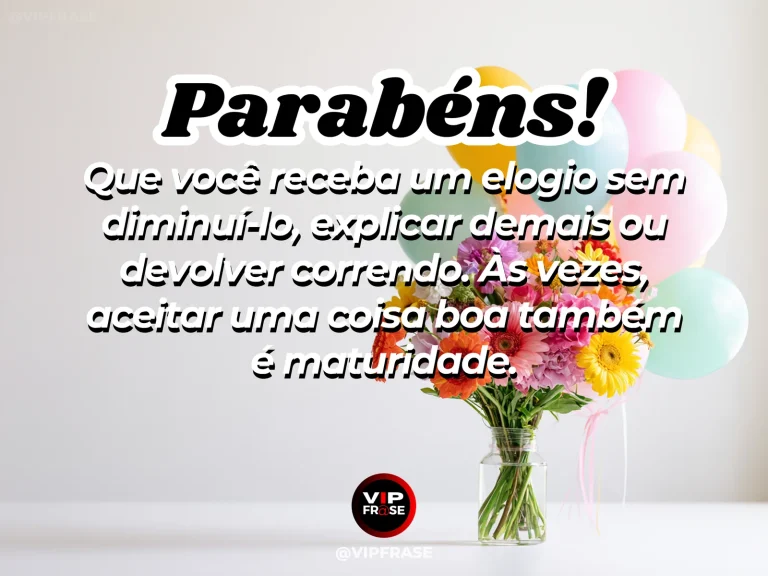 Frase de aniversário sobre autoestima e acolhimento, com flores e cartão em cenário luminoso.