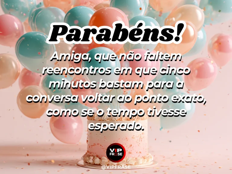 Parabéns para amiga em um reencontro afetuoso diante de um café, com abraço e flores.