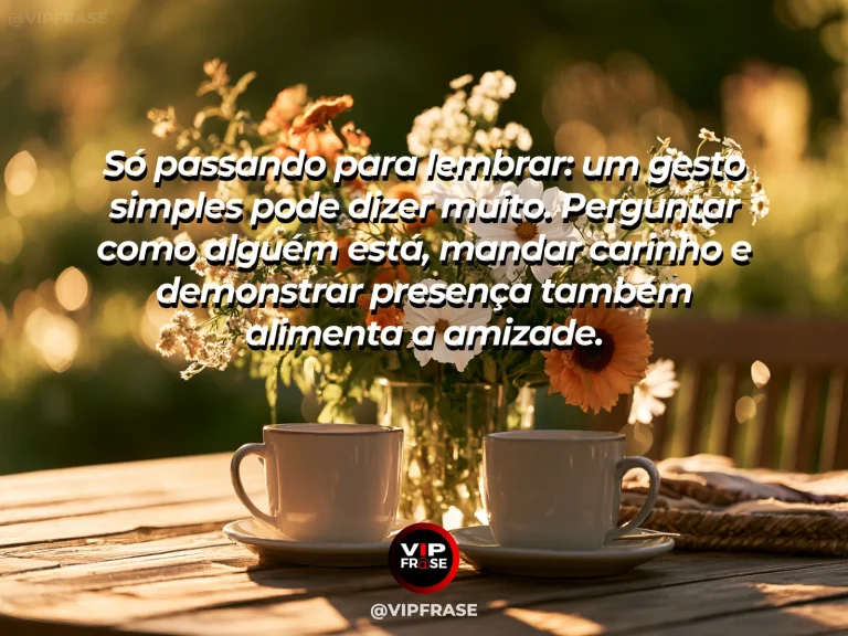 Mensagem de amizade sobre pequenos gestos fazem grandes amizades, em cena de celular repousando ao lado de uma caneca e pequenas flores, sem tela visível, sugerindo uma mensagem carinhosa enviada de surpresa.