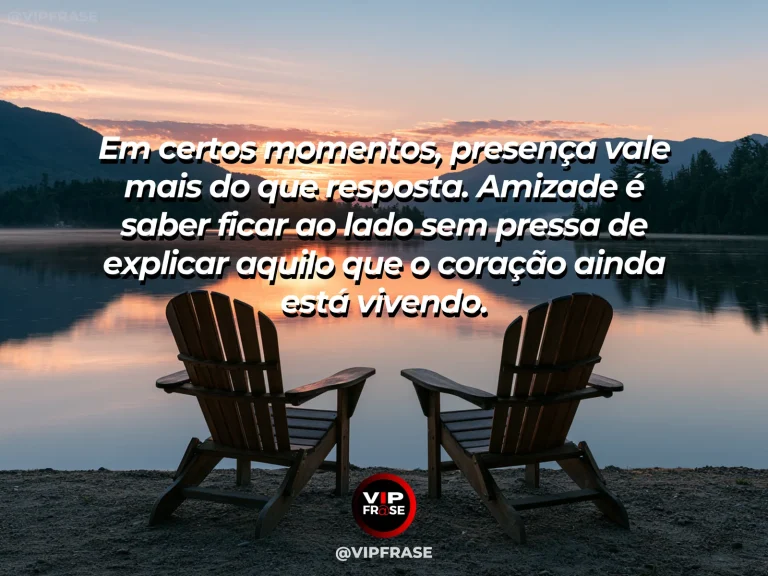 Mensagem de amizade sobre presença vale mais do que qualquer conselho, em cena de duas cadeiras lado a lado diante de um lago tranquilo ao entardecer, representando companhia sem necessidade de palavras.