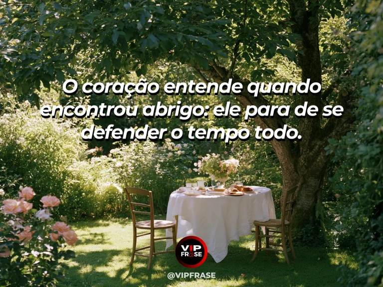 Frase sobre amor, com uma cabana iluminada em paisagem tranquila.