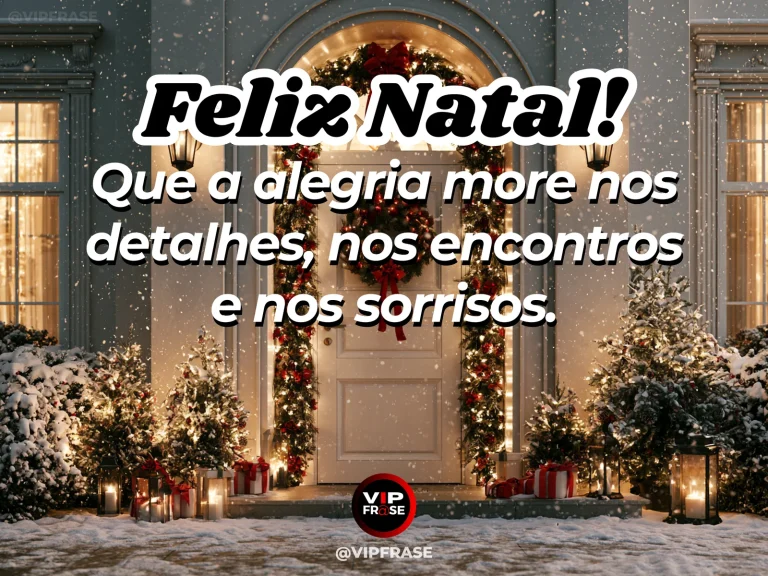Mensagem de Natal sobre felicidade, com porta de casa decorada para o Natal com luzes douradas, guirlanda e atmosfera alegre.