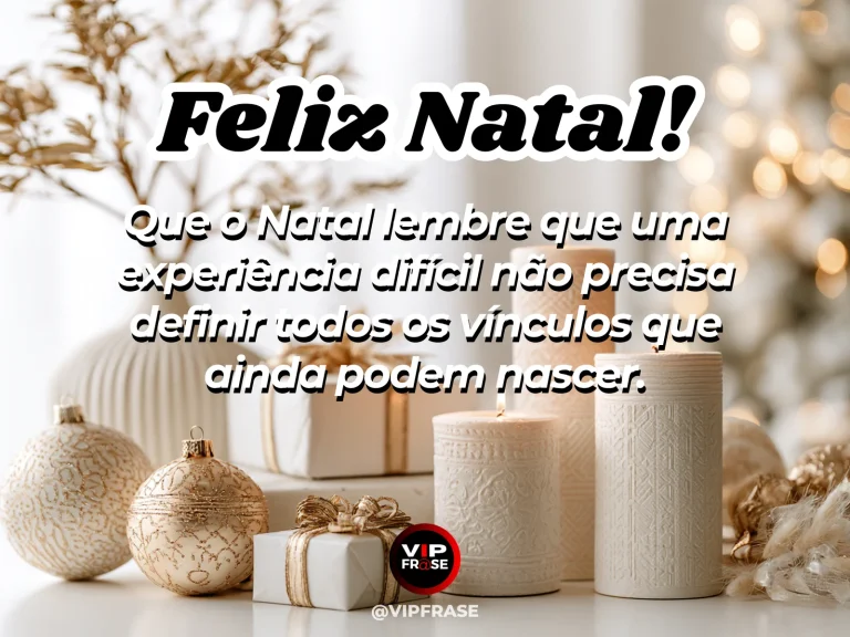 Mensagem de Natal sobre decepção e confiança, com vaso reparado com delicadeza ao lado de novos ramos verdes e luzes de Natal, simbolizando confiança após uma ruptura.