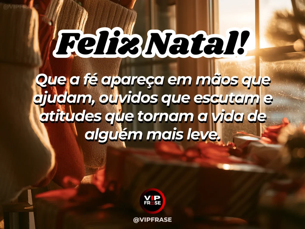Mensagem de Natal sobre fé e carinho, com mãos organizando discretamente uma cesta de Natal para doação, luz suave e atmosfera espiritual sem símbolos explícitos.